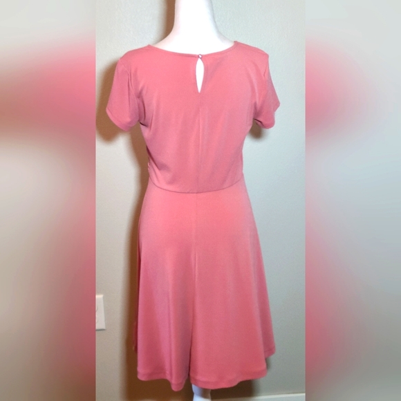 Maurices Fitted Women's Dress Size Small Pink Short Sleeve V-Neck Fit & Flare - Picture 4 of 7